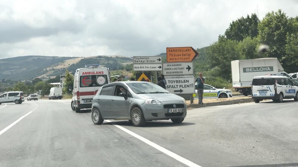 Samsun'da kontrolden çıkan otomobil refüje çarptı!
