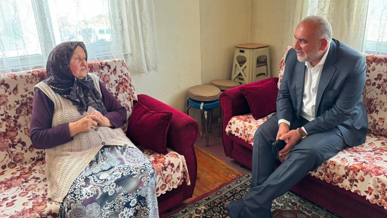 Başkan İbrahim Sandıkçı'dan hastalara moral ziyareti