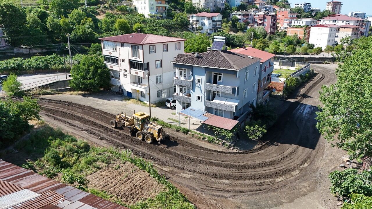 Tekkeköy'de yol seferberliği sürüyor! 