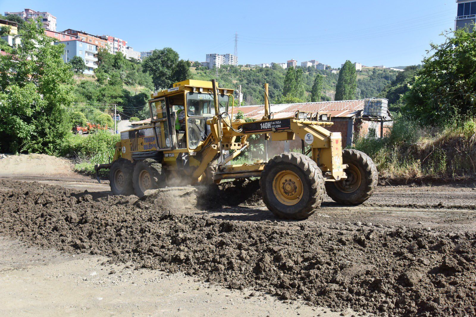 Tekkeköy'de yol seferberliği sürüyor! 