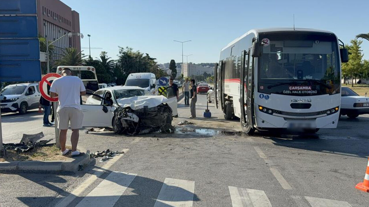 samsun haber: Samsun'da otomobil ile halk otobüsü çarpıştı: 7 yaralı