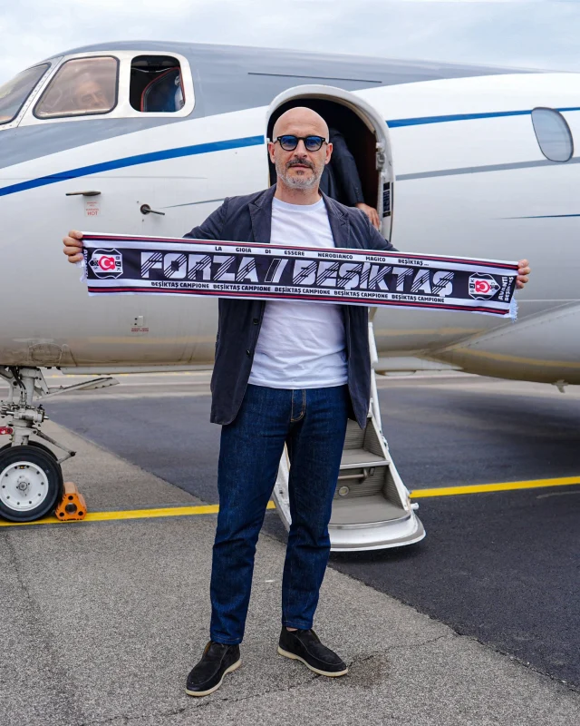 Ucak Kalkti Geliyor Besiktasa 19915196 4222 2 M