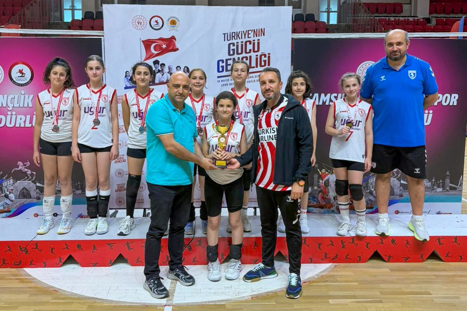 Samsunspor'un Mini Sultanları kürsüyü bırakmadı