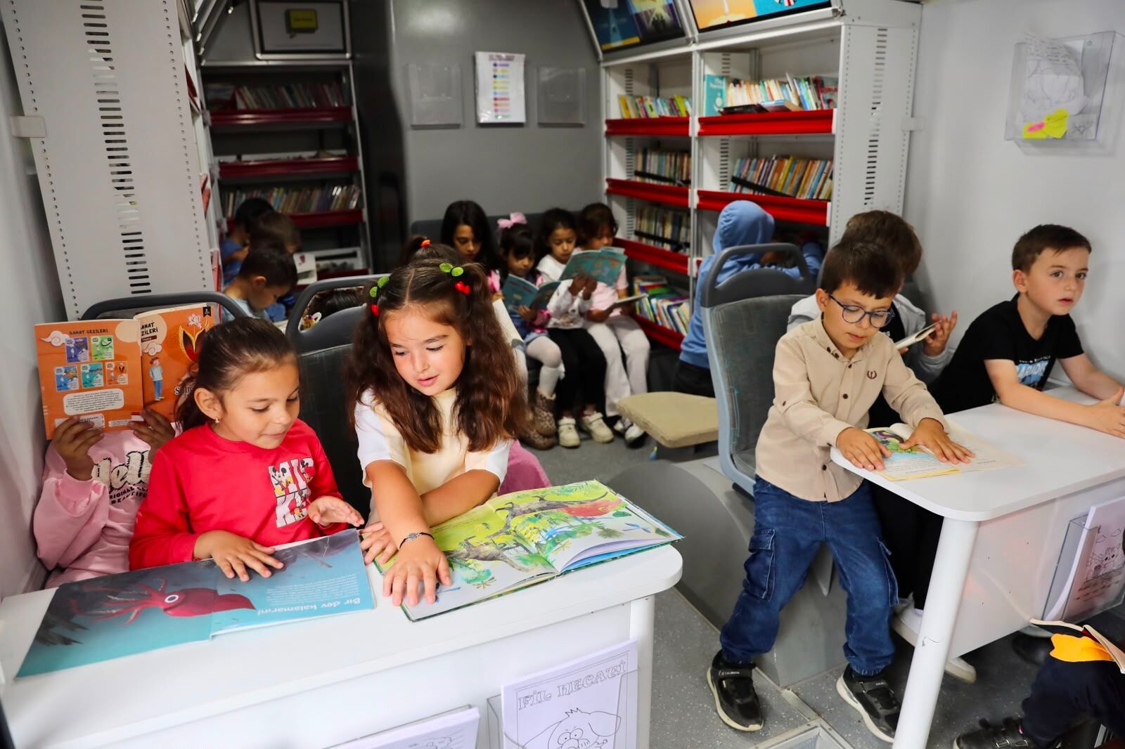 Samsun Büyükşehir, 17 ilçede çocukların yüzünü güldürdü