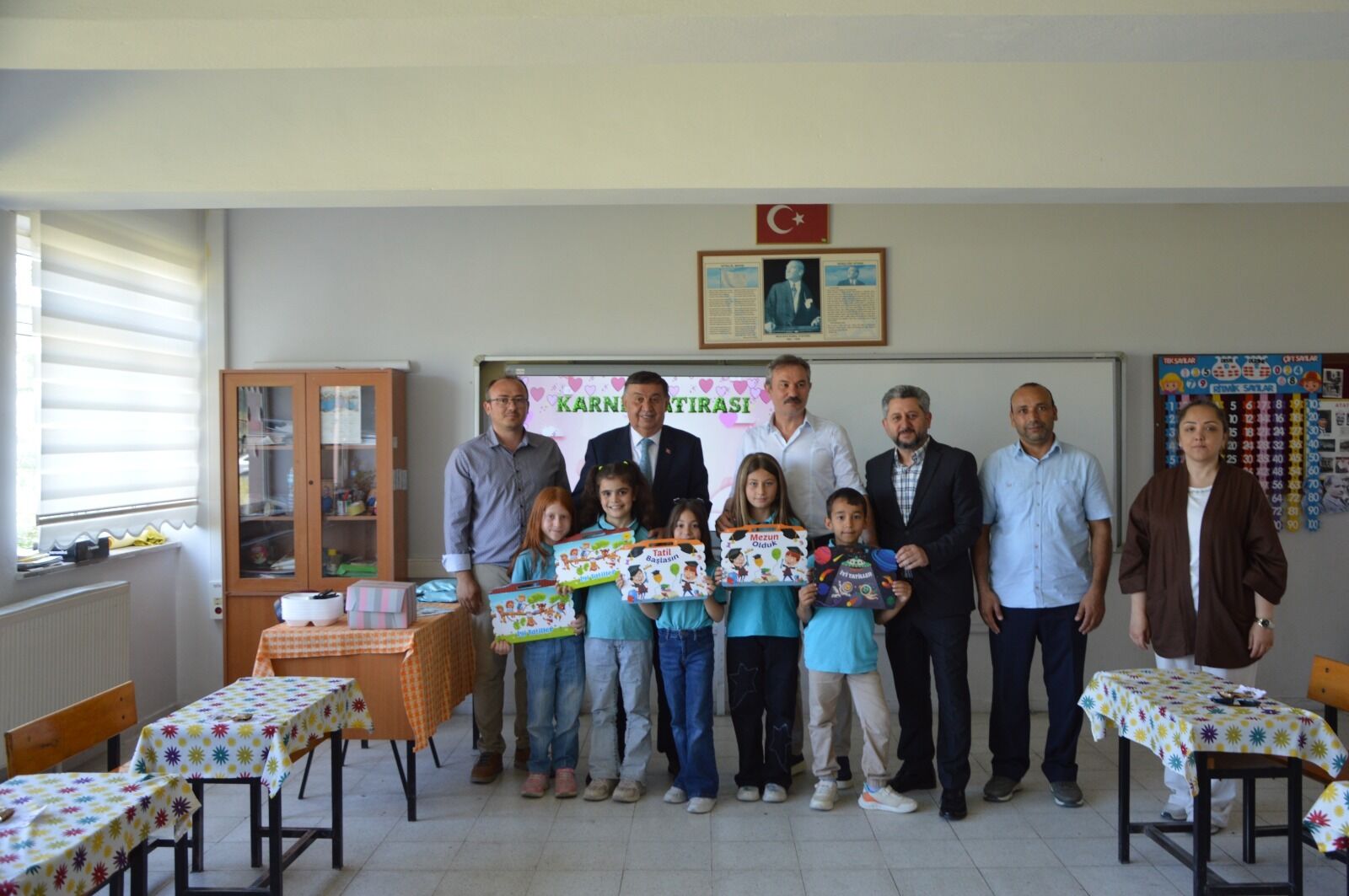 Havza'da karne coşkusu! Başkan Murat İkiz öğrencilerle buluştu