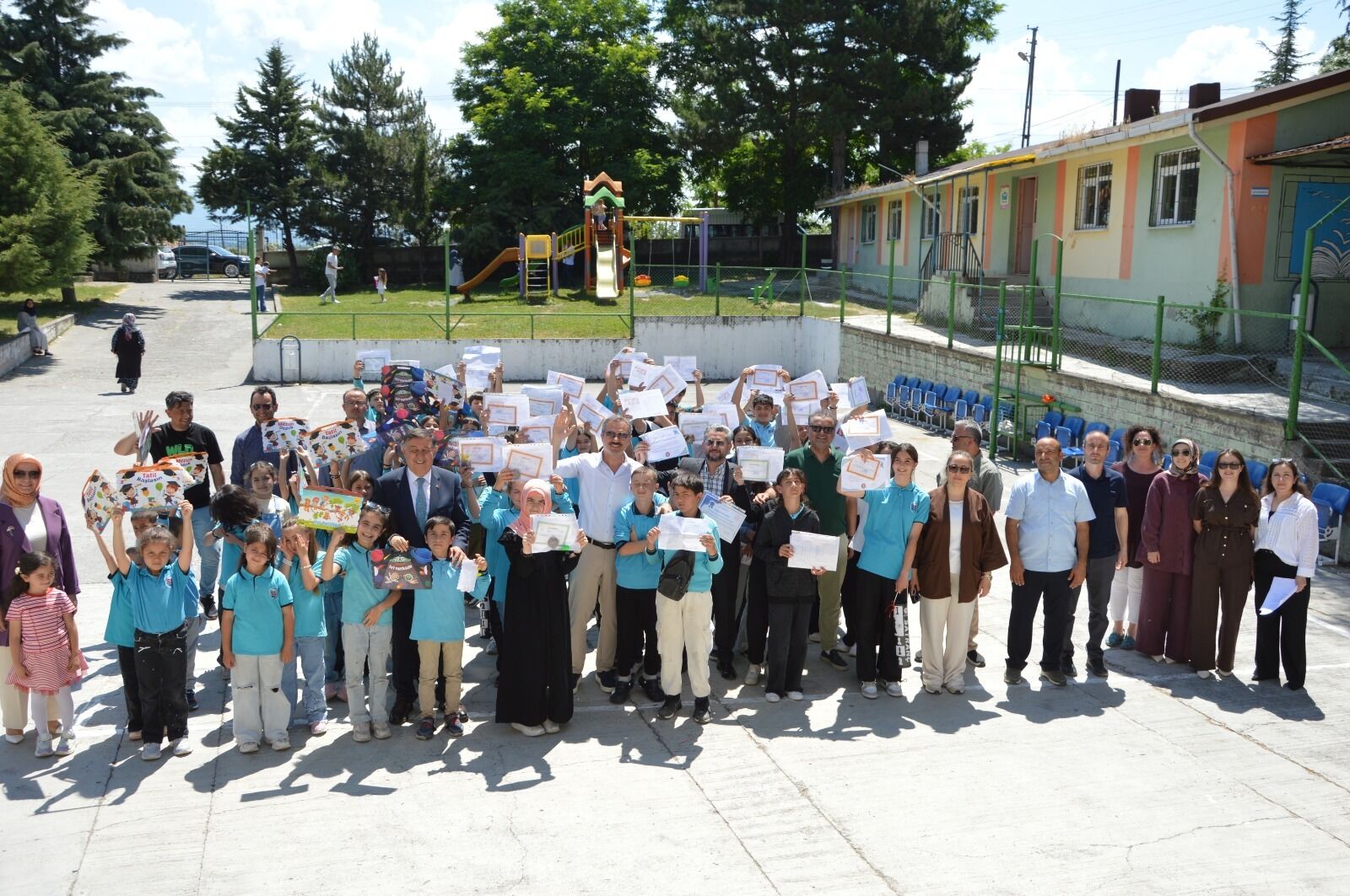 Havza'da karne coşkusu! Başkan Murat İkiz öğrencilerle buluştu