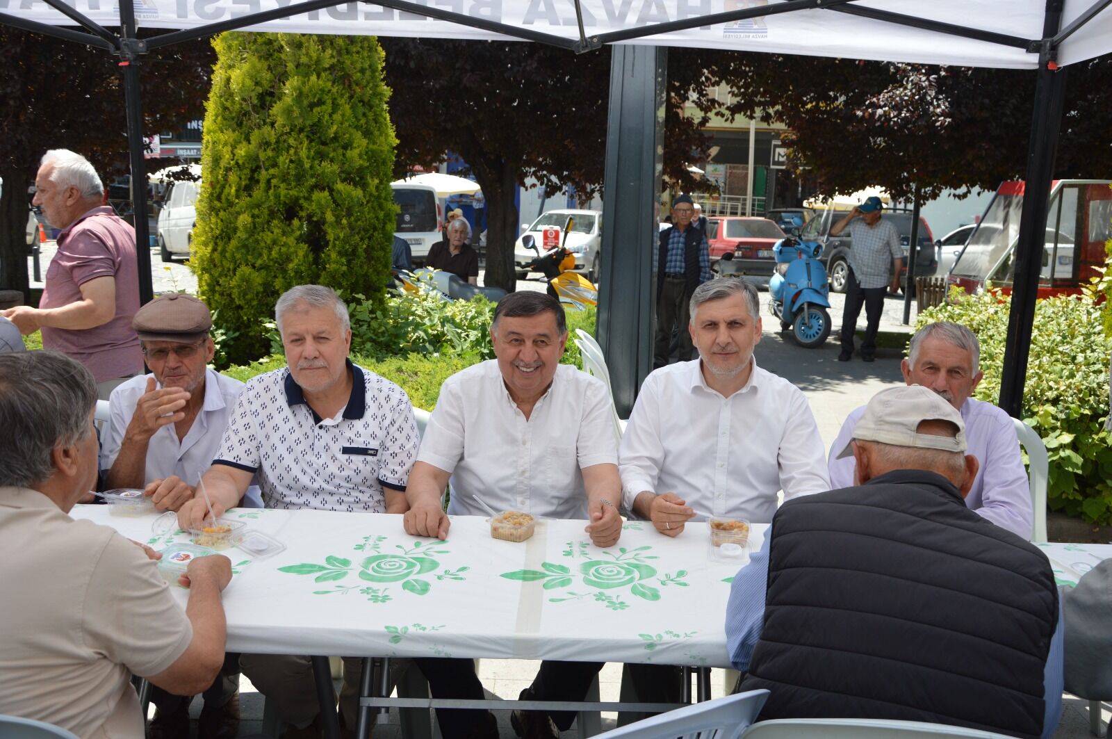 Havza'da Muharrem bereketi! Yüzlerce kişi aşure sofrasında buluştu