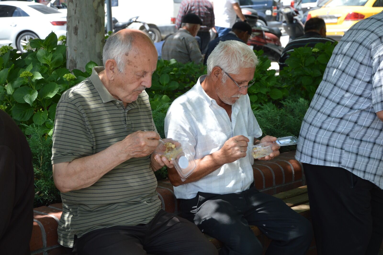 Havza'da Muharrem bereketi! Yüzlerce kişi aşure sofrasında buluştu