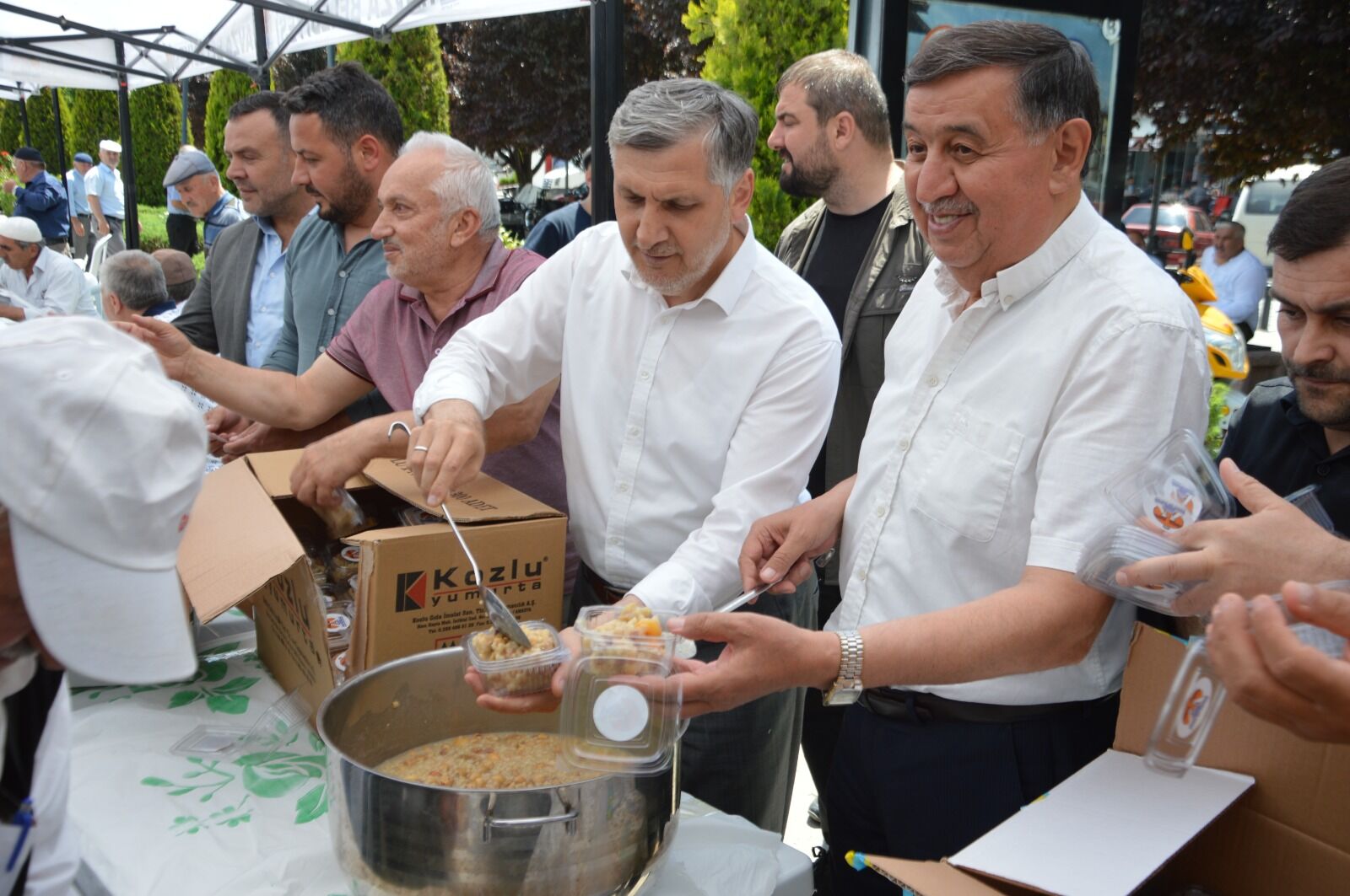 Havza'da Muharrem bereketi! Yüzlerce kişi aşure sofrasında buluştu