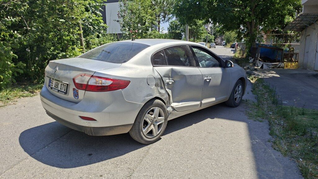Samsun'da iki otomobil çarpıştı! 2 kişi yaralandı