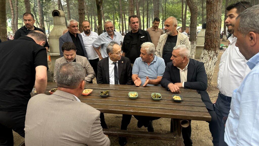 MHP'li İlyas Topsakal Kavak'ta vatandaşlarla buluştu