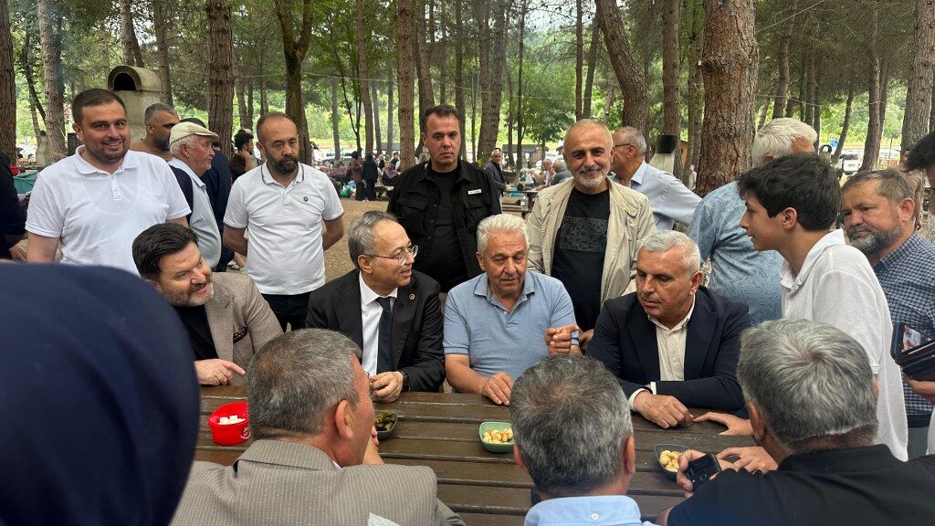 MHP'li İlyas Topsakal Kavak'ta vatandaşlarla buluştu