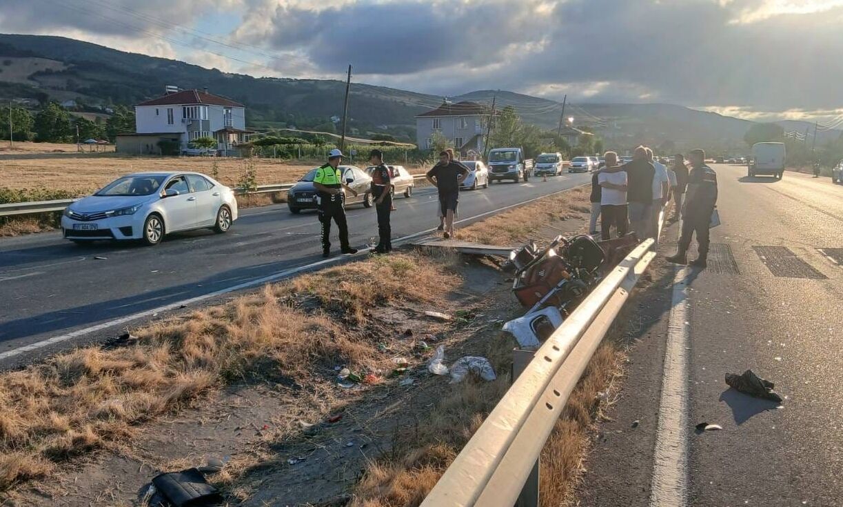 samsun haber: Samsun'da kaza! 3 kişi yola savruldu