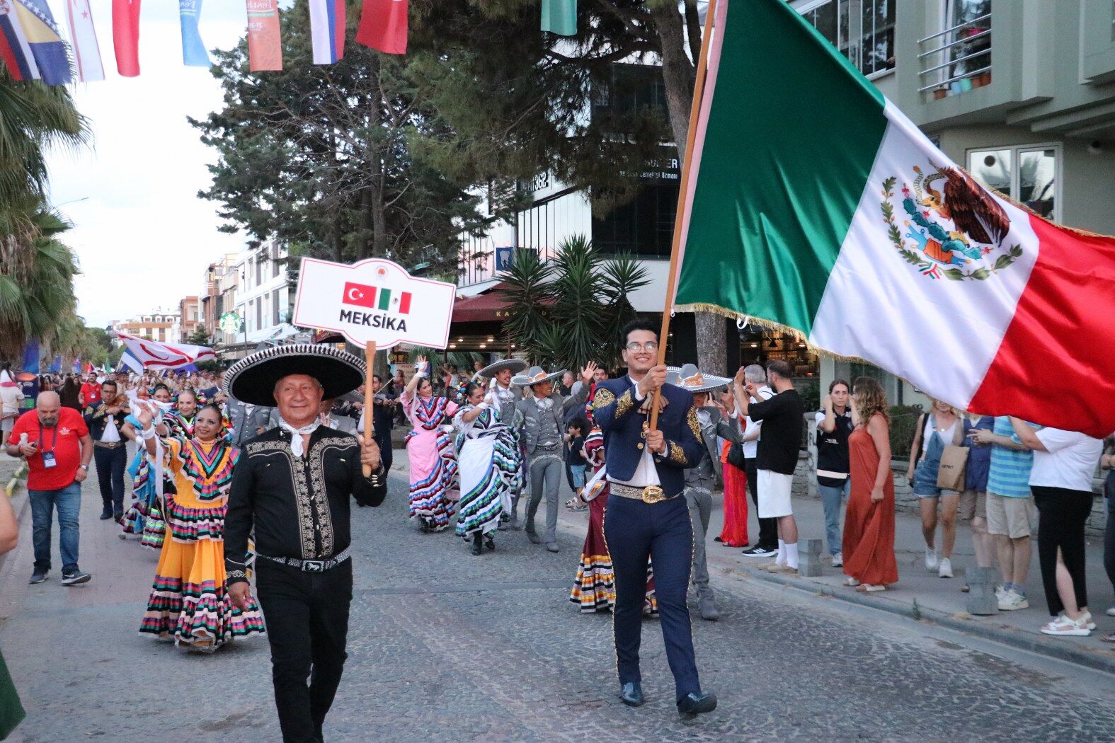 samsun haber 36. Uluslararası Samsun Halk Oyunları Festivali başladı