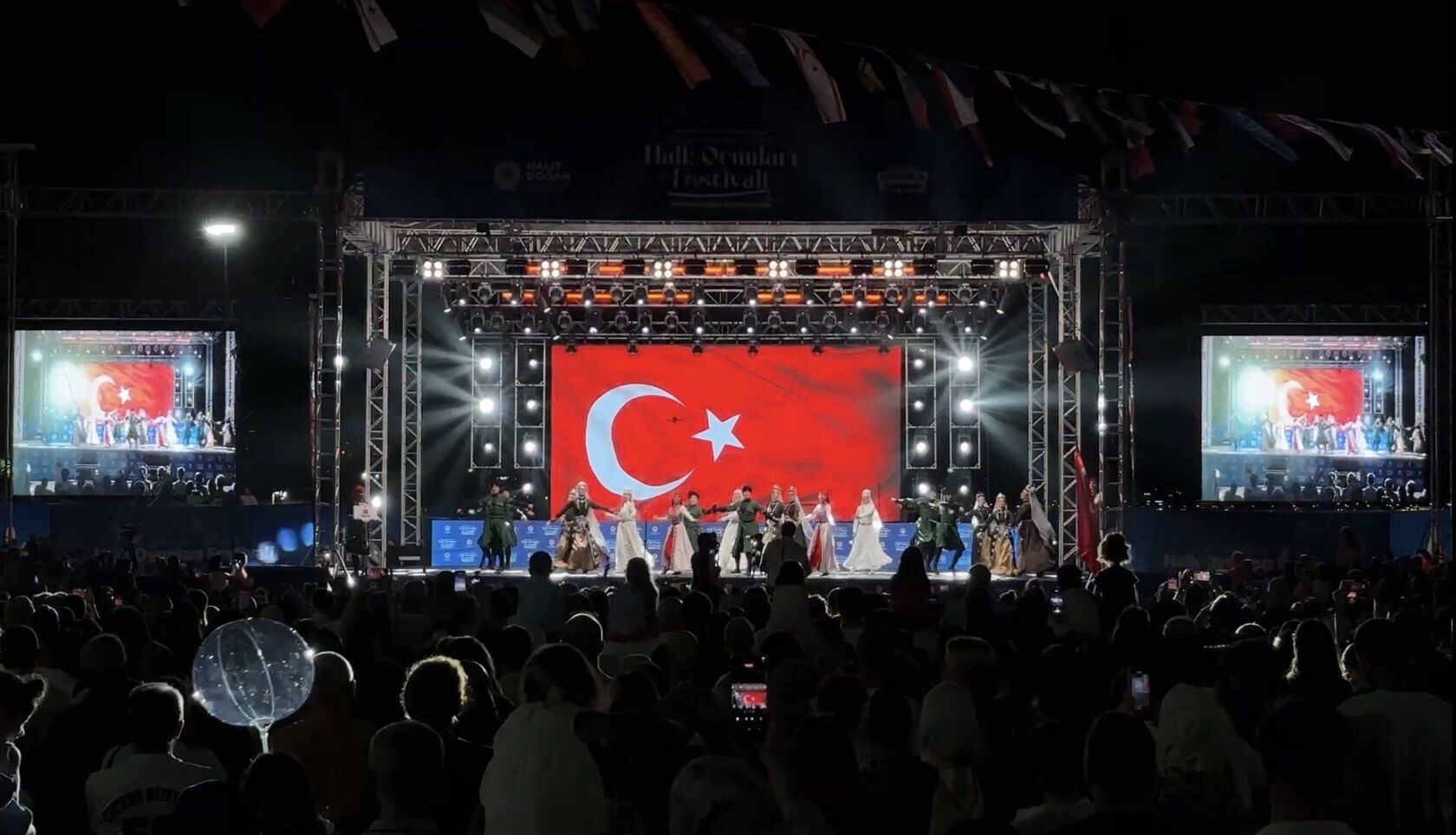 Samsun'da halk oyunları festivali coşkusu sürüyor! 