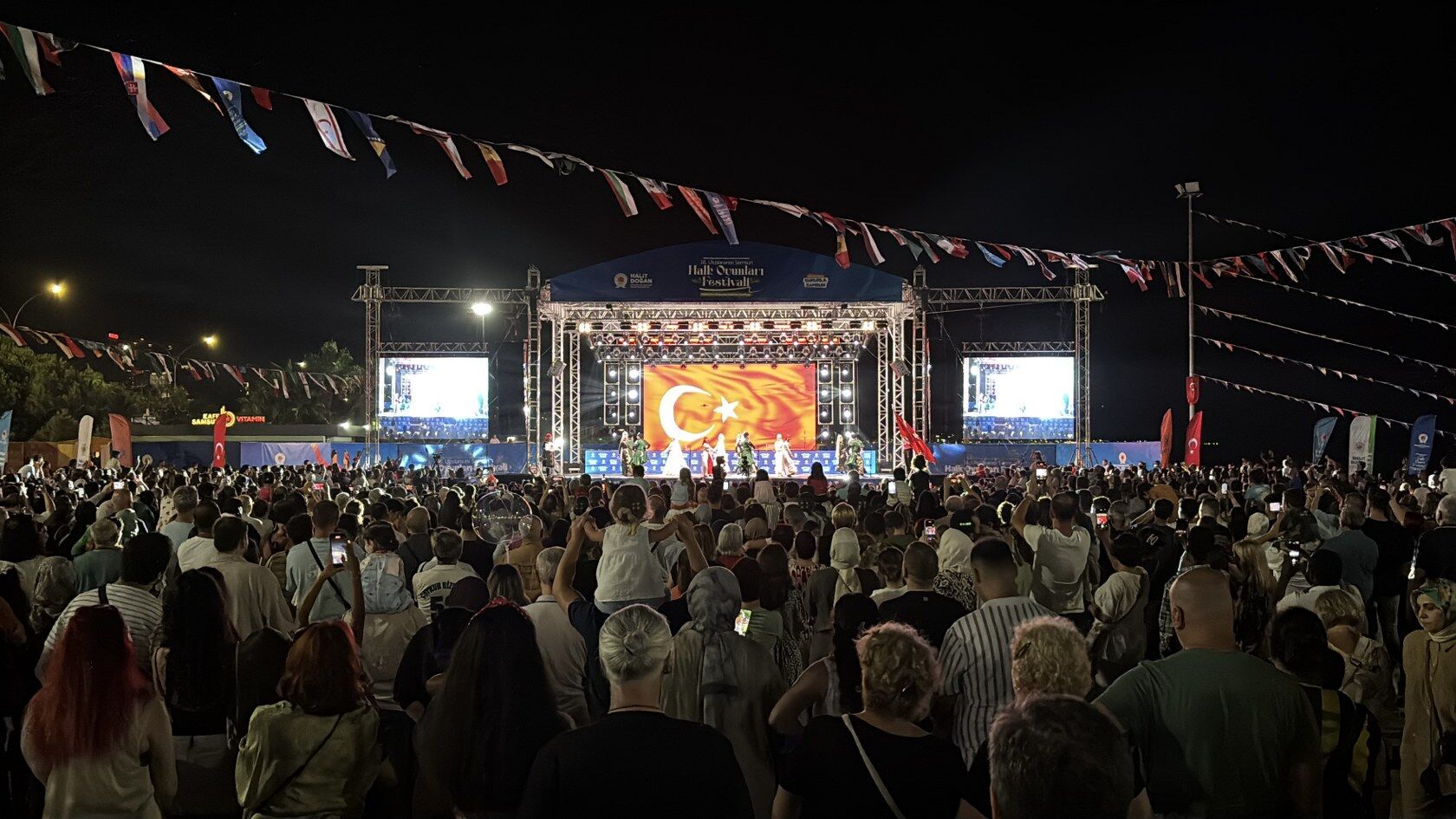 Samsun'da halk oyunları festivali coşkusu sürüyor! 