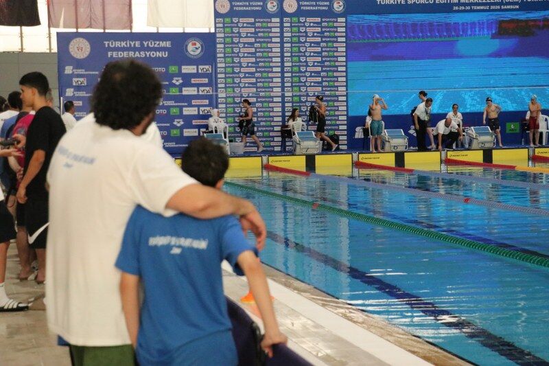 Samsun'da yüzme heyecanı başladı! 334 sporcu kulaç atıyor