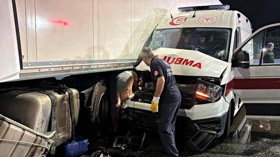 samsun haber: Samsun'da ambulans ile tır çarpıştı! Yaralılar var