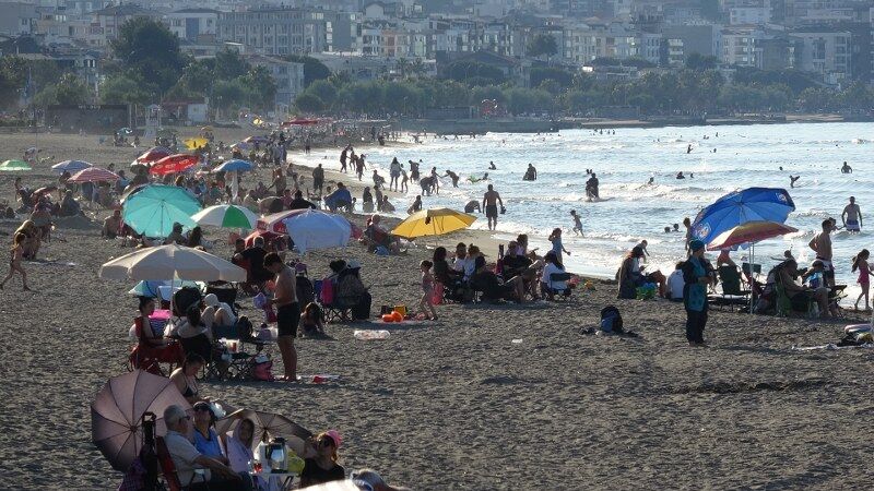 samsun haber: Samsun'da sıcak hava sahilleri doldurdu!