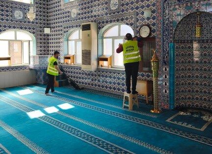 İlkadım'da ibadethanelerde kapsamlı temizlik sürüyor