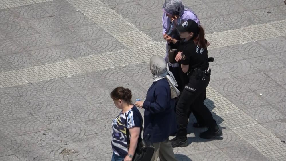Samsun Cumhuriyet Meydanı'nda panik! Sıcağın etkisiyle yere yığıldı