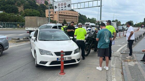samsun haber: Samsun'da iki araç çarpıştı! Trafik durma noktasına geldi