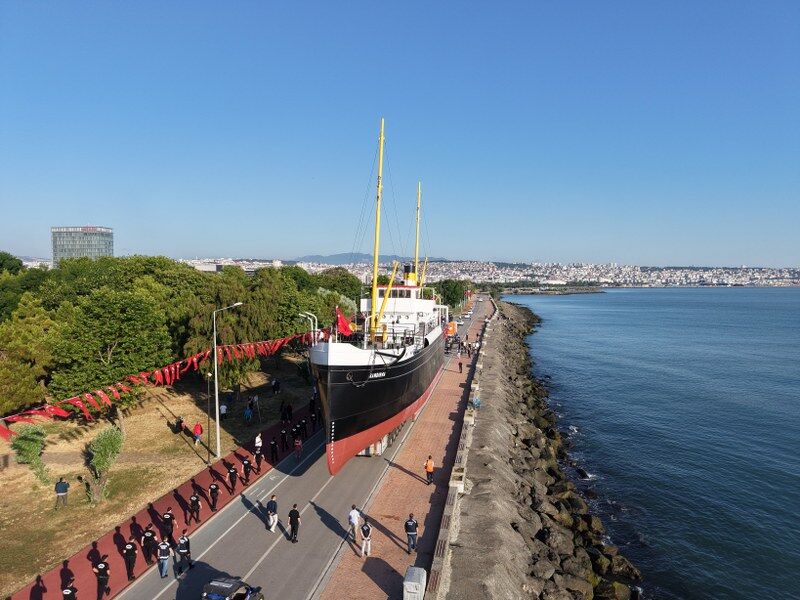 Samsun'da tarihi an! Bandırma Vapuru karadan yürütüldü