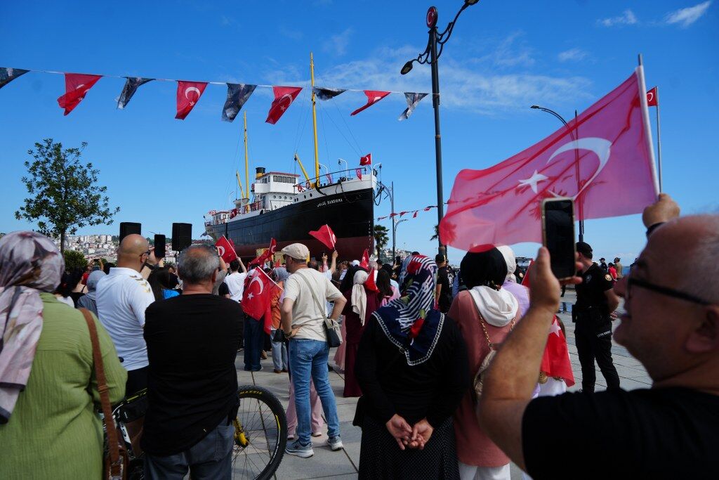 Samsun'da tarihi gün! Bandırma Vapuru yeni yerine taşındı