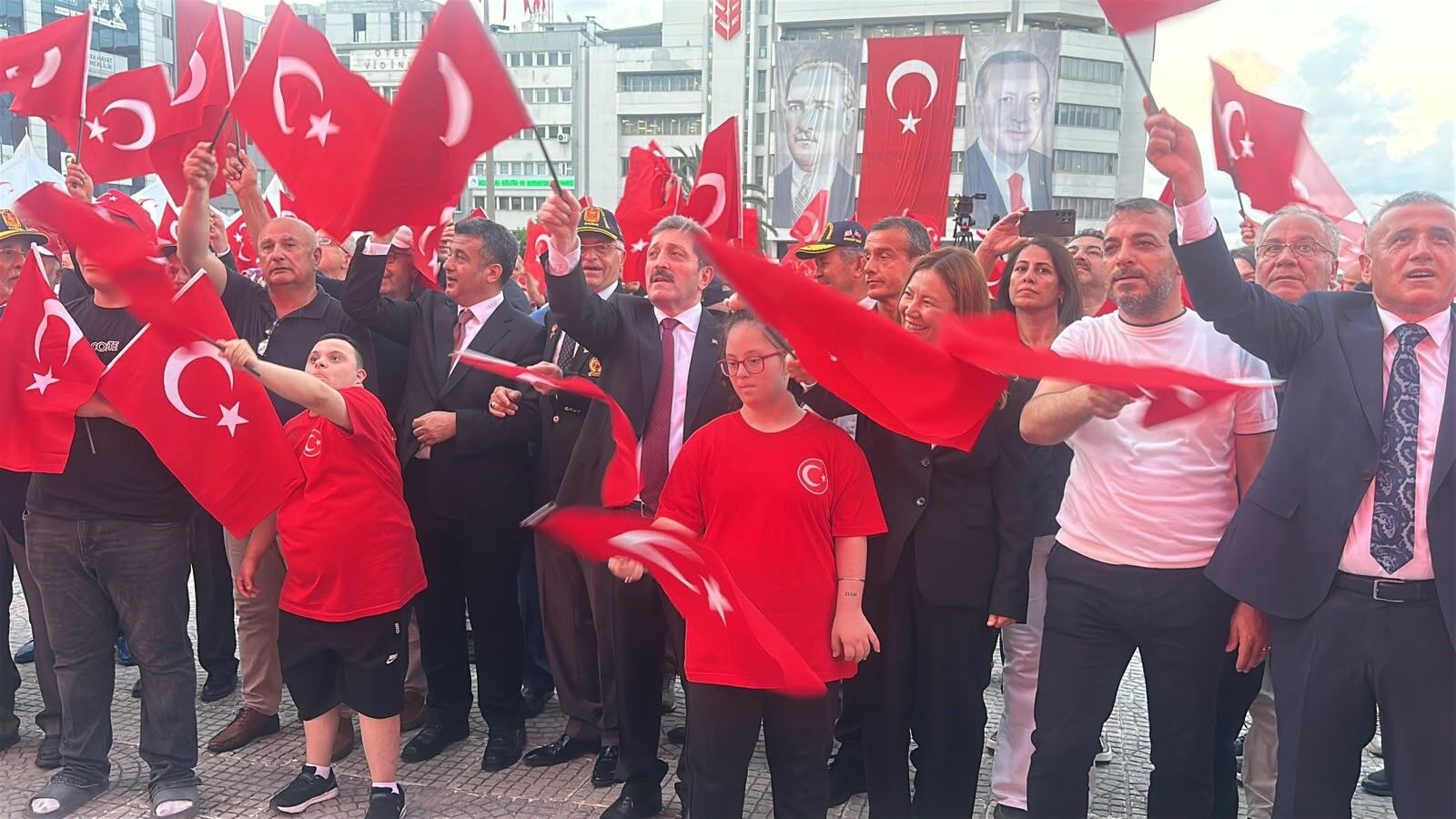 SAMSUN HABER Samsun'da 15 Temmuz ruhu meydanlarda yaşatıldı!