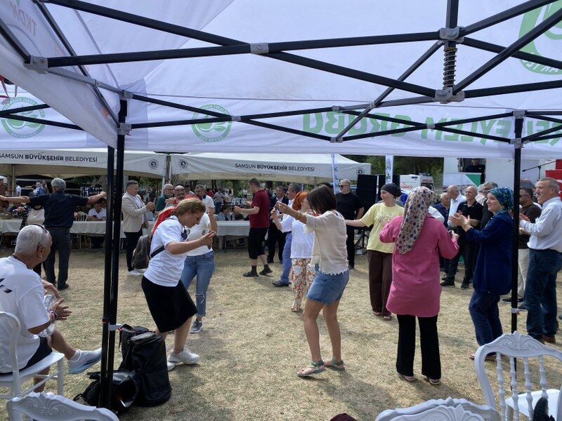 samsun haber: 10 bin kişi bu festivalde buluştu! Samsun'da renkli görüntüler