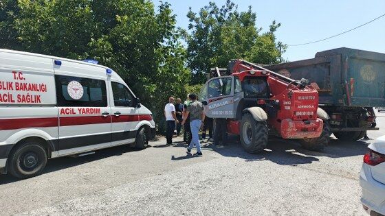 samsun haber: Samsun'da iş makinesi ile kamyon kavşakta çarpıştı! Yaralı var