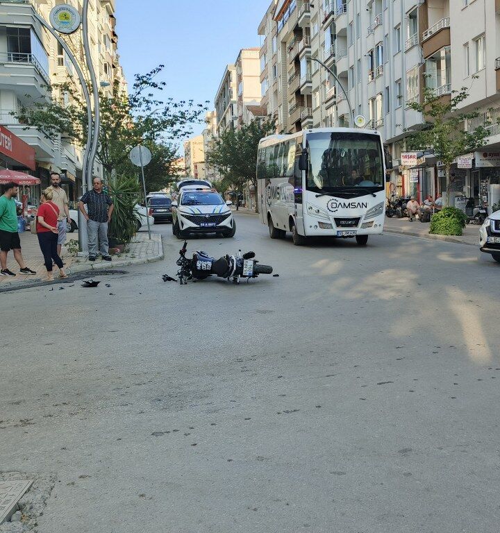 samsun haber Samsun'da kazaların eksik olmadığı kavşakta bir kaza daha! Esnaftan çağrı