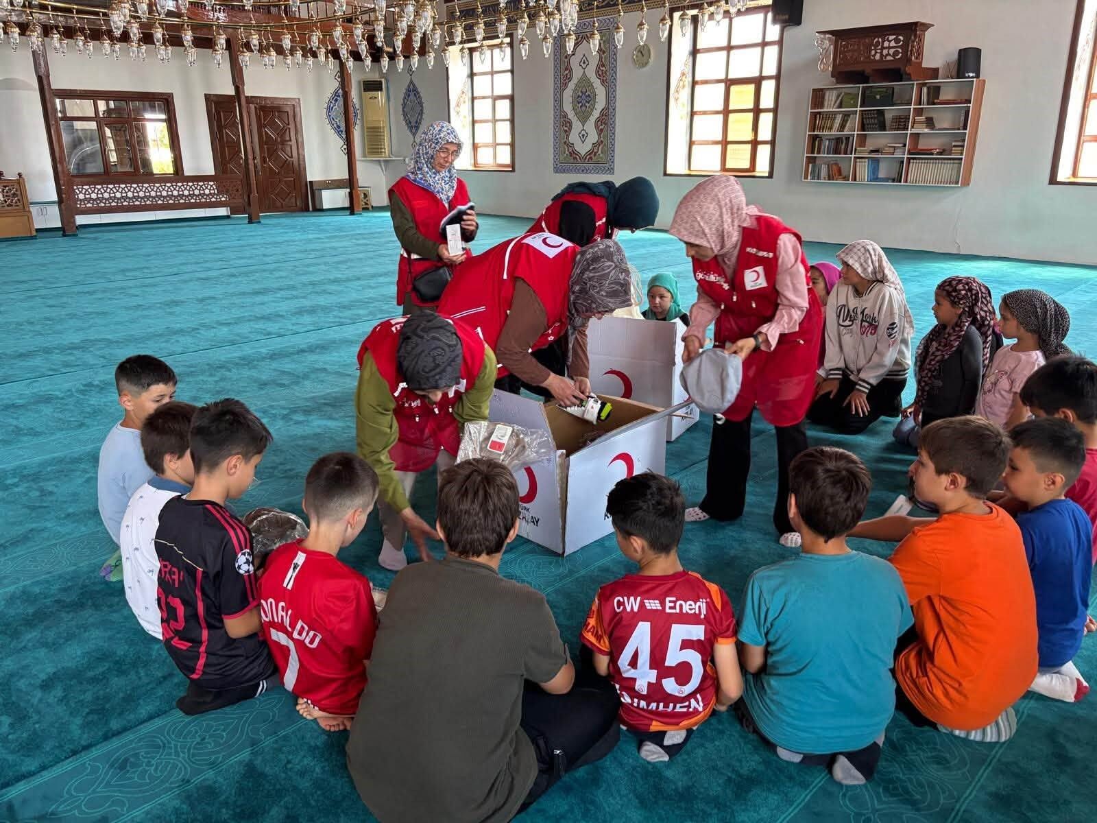 Vezirköprü'de çocukların yüzünü güldüren ziyaret