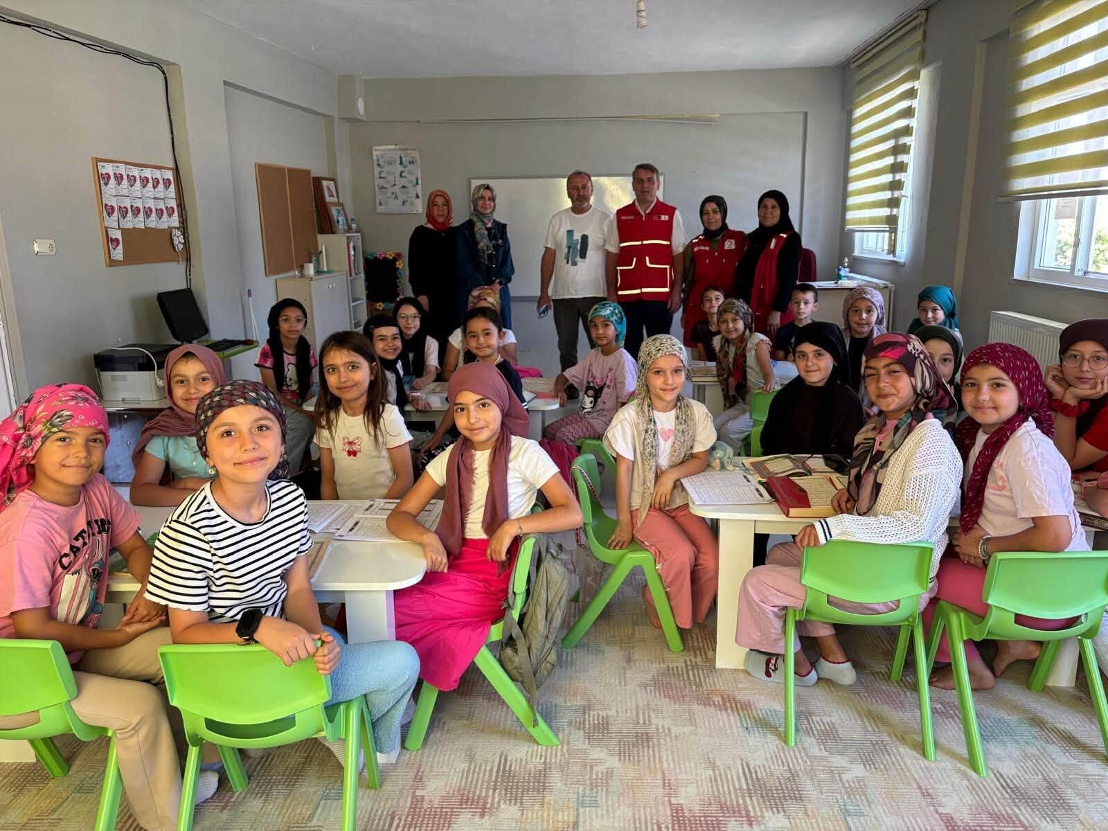 Vezirköprü'de çocukların yüzünü güldüren ziyaret