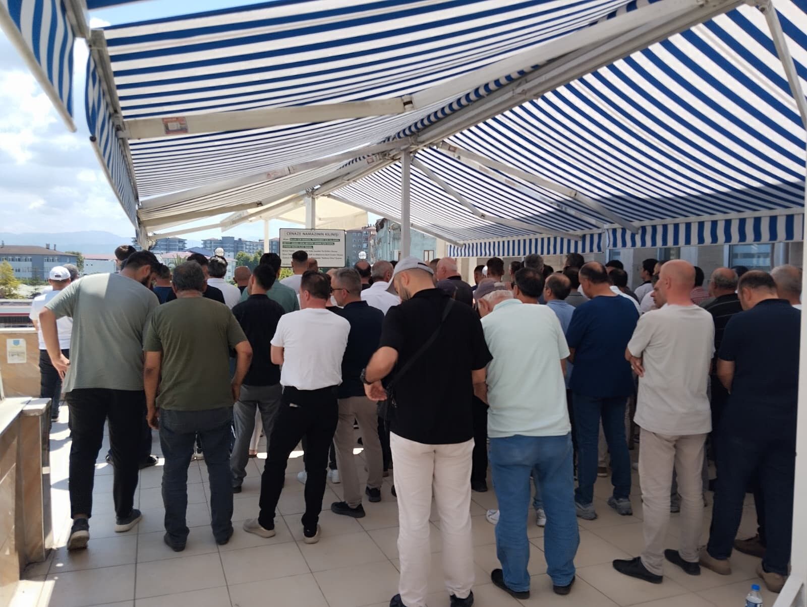 Samsun'da evinde ölü bulunan genç kız son yolculuğuna uğurlandı