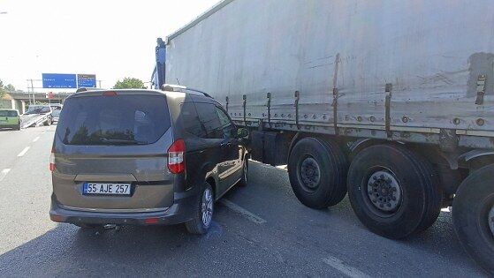 samsun haber: Samsun'da 3 aracın karıştığı zincirleme kaza!