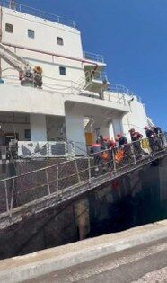 samsun haber: Karadeniz'deki saldırıya uğradan gemide zorlu çalışma!