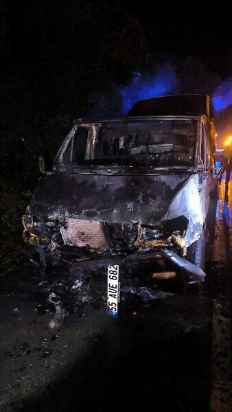 samsun haber: Samsun'da korku dolu anlar! İki araç küle döndü
