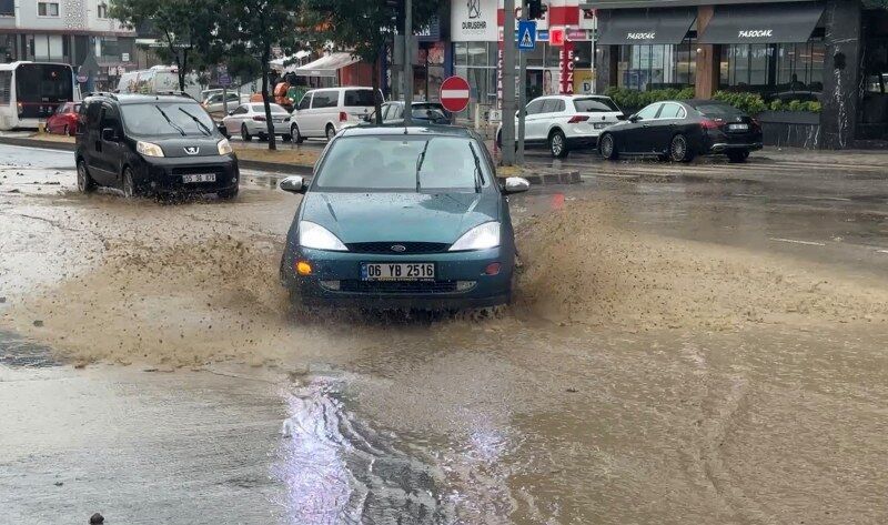 samsun haber: Samsunluların sağanakla imtihanı! Plaj şemsiyesi detayı