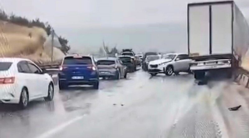 samsun haber: D-100 Samsun yönünde kazalar peş peşe geldi! O anlar kameraya yansıdı