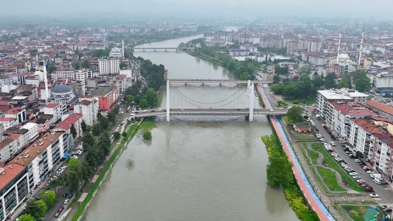 SAMSUN HABER Samsun'da sağanak sonrası Yeşilırmak'ın debisi yükseldi
