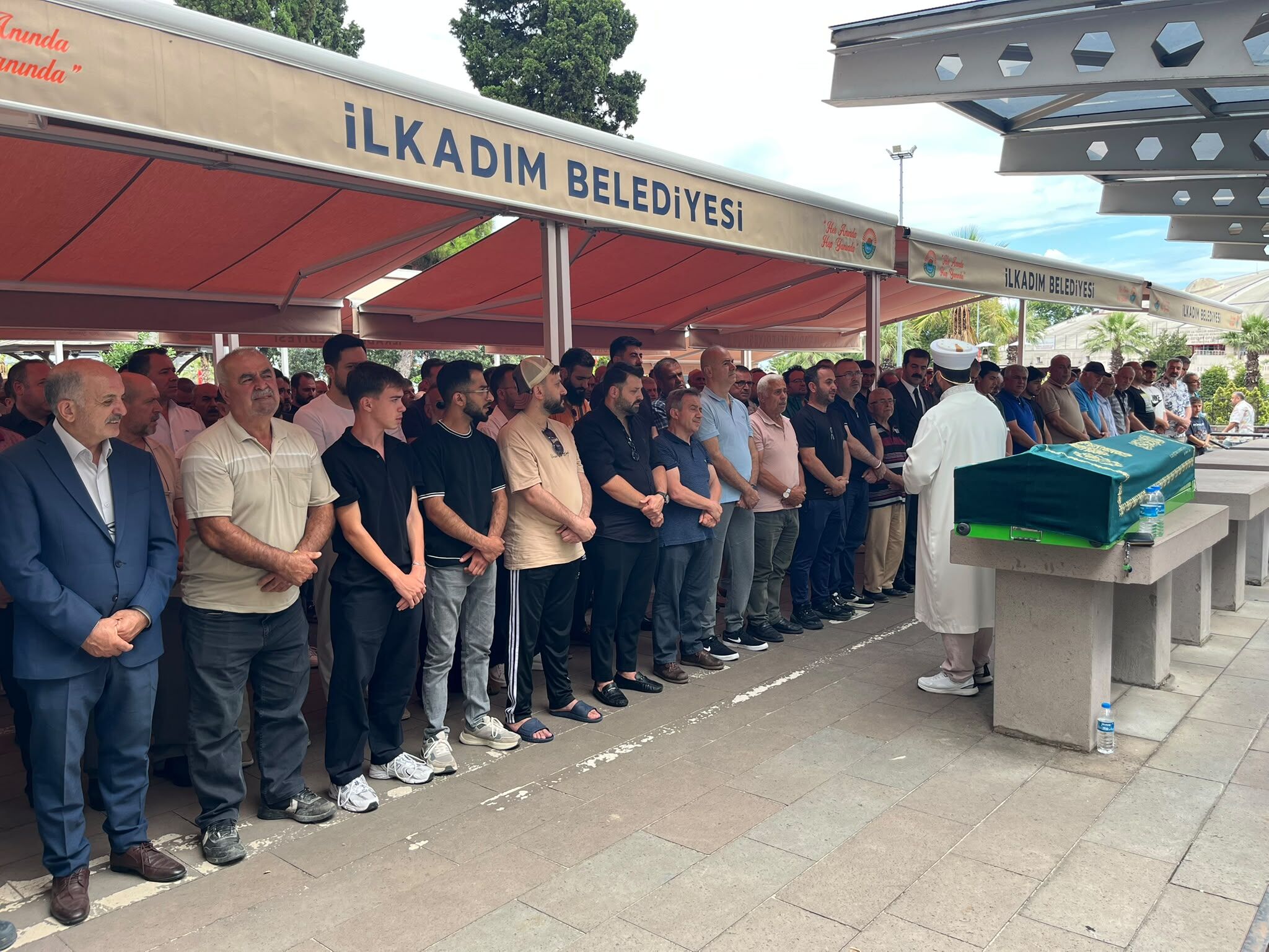 samsun haber Samsun'un "Çaydanlıkçı Zeki"si son yolculuğuna uğurlandı