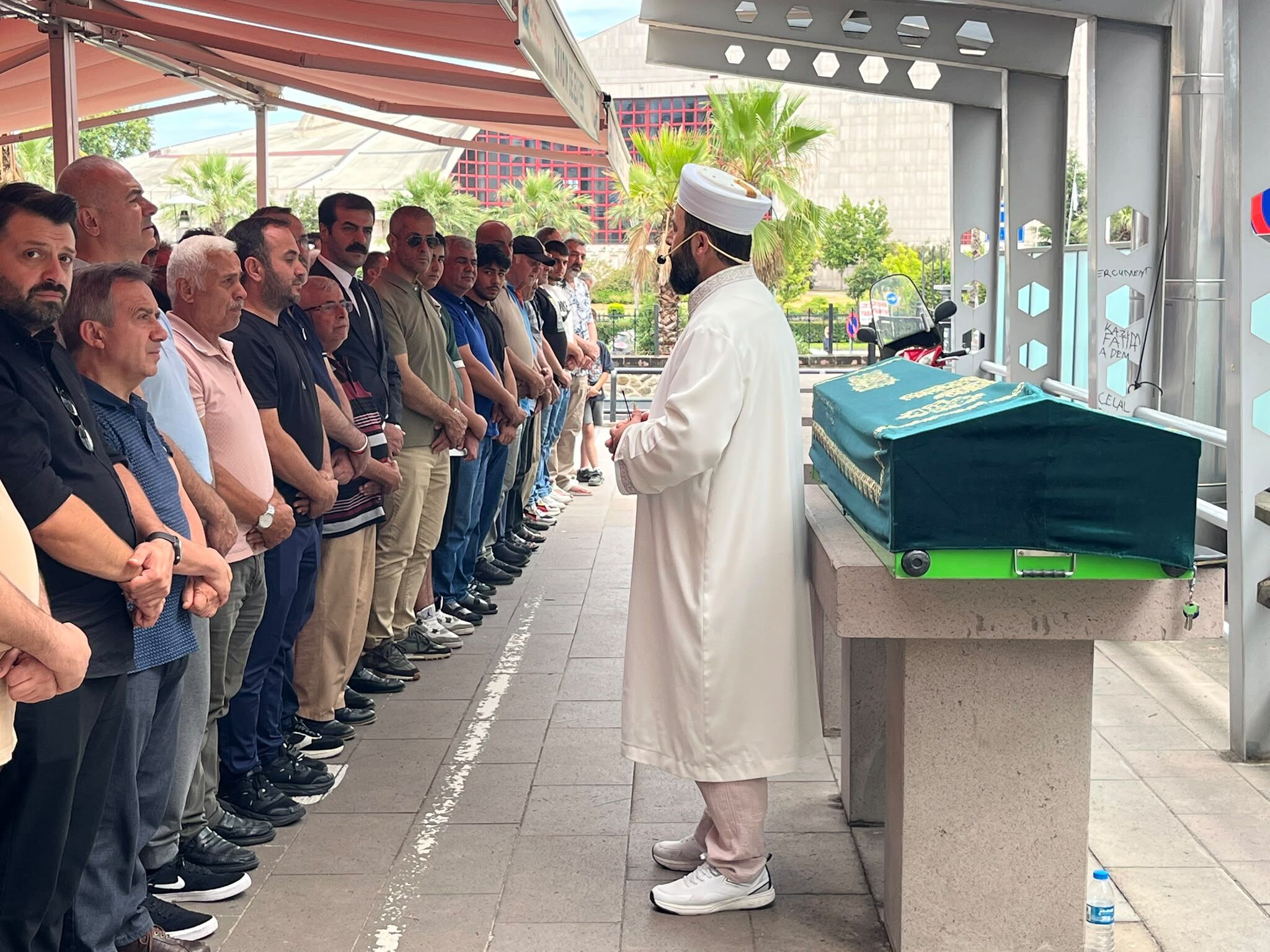 samsun haber Samsun'un "Çaydanlıkçı Zeki"si son yolculuğuna uğurlandı