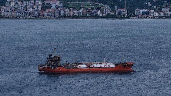 Karadeniz'de korkutan gelişme! Bir ticari gemi daha hedef oldu