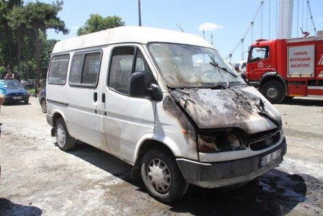 samsun haber: Samsun'da hareket halindeki minibüs alev aldı! 