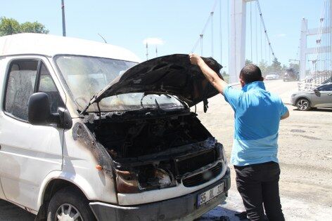 samsun haber: Samsun'da hareket halindeki minibüs alev aldı! 
