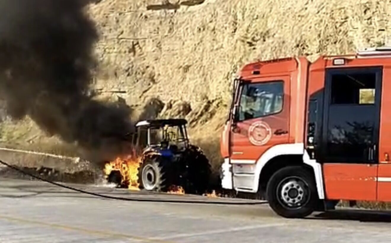 samsun haber Samsun'da traktör alevlere teslim oldu! 