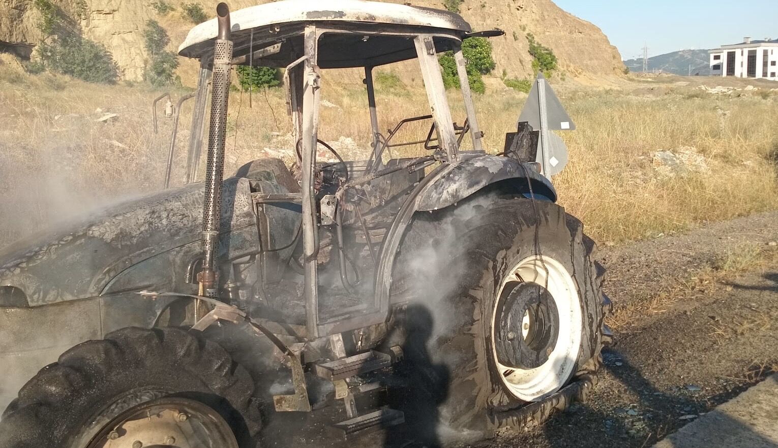 samsun haber Samsun'da traktör alevlere teslim oldu! 