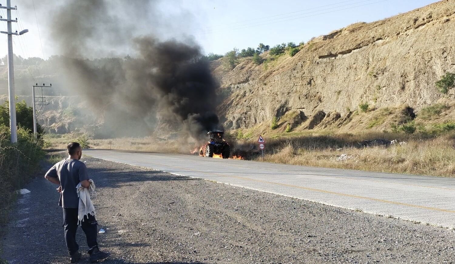 samsun haber Samsun'da traktör alevlere teslim oldu! 