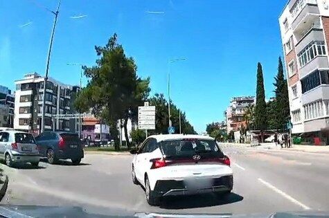 samsun haber. Samsun'da trafikte yürekleri ağza getiren anlar! 